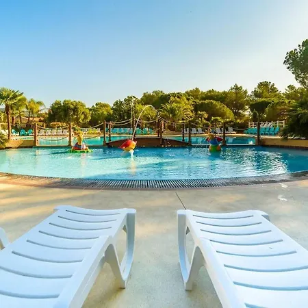 Comfortable 3-Bed Chalet In Roquebrune-Sur-Argens Casa vacanze Roquebrune-sur Argens