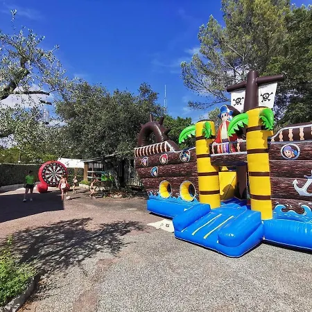 Comfortable 3-Bed Chalet In Roquebrune-Sur-Argens Casa vacanze *