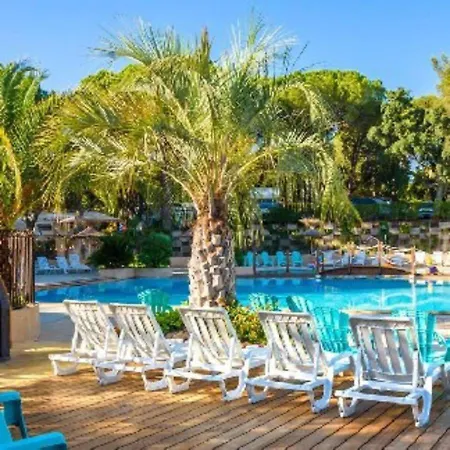 Comfortable 3-Bed Chalet In Roquebrune-Sur-Argens Casa vacanze Roquebrune-sur Argens