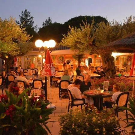 Comfortable 3-Bed Chalet In Roquebrune-Sur-Argens Casa vacanze Roquebrune-sur Argens